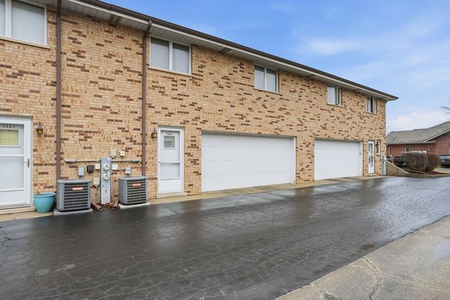 7221 W 154th Street, Orland Park, IL 60462