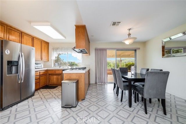 24308 Shrewsbury, West Hills (los Angeles), CA 91307