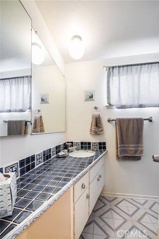 24308 Shrewsbury, West Hills (los Angeles), CA 91307