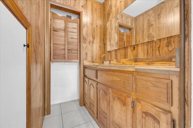 392 Creekwood Drive, Lancaster, TX 75146