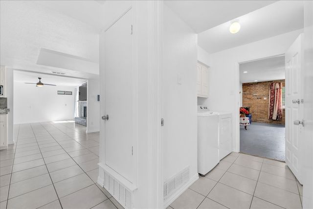 392 Creekwood Drive, Lancaster, TX 75146