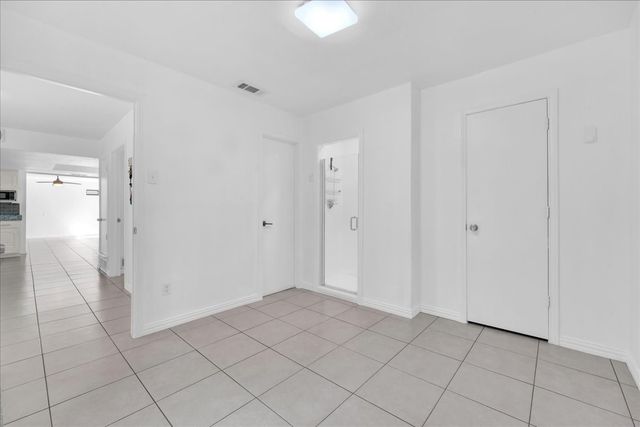 392 Creekwood Drive, Lancaster, TX 75146