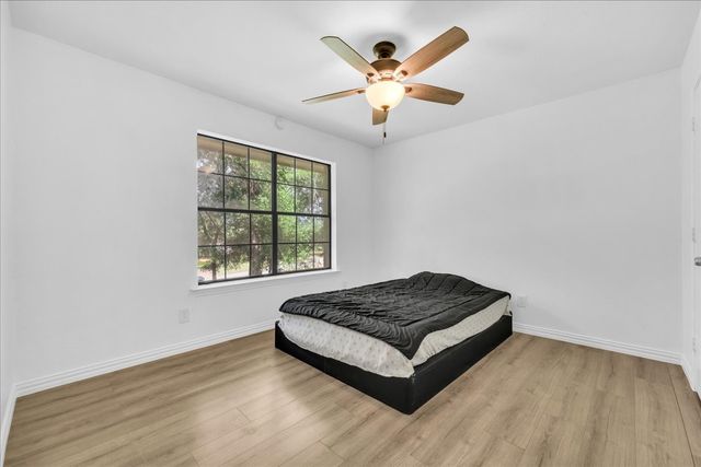 392 Creekwood Drive, Lancaster, TX 75146