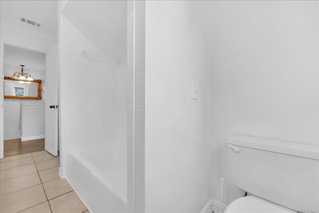 392 Creekwood Drive, Lancaster, TX 75146