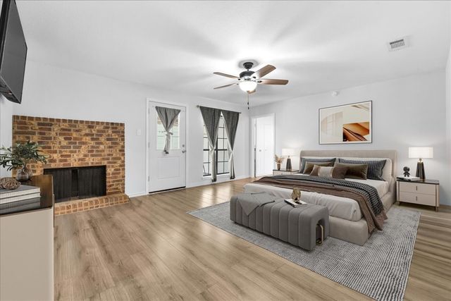 392 Creekwood Drive, Lancaster, TX 75146