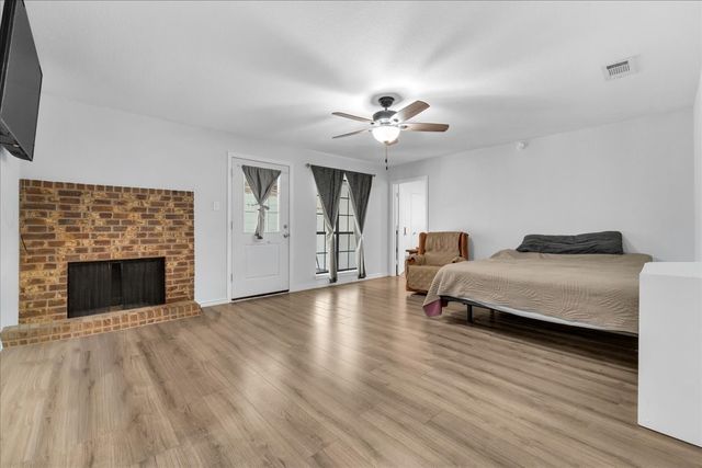 392 Creekwood Drive, Lancaster, TX 75146