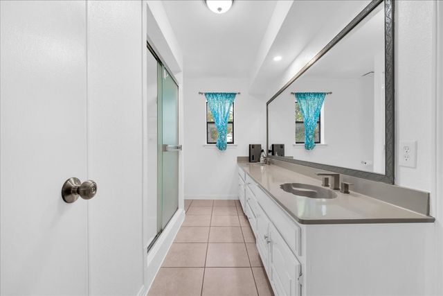 392 Creekwood Drive, Lancaster, TX 75146