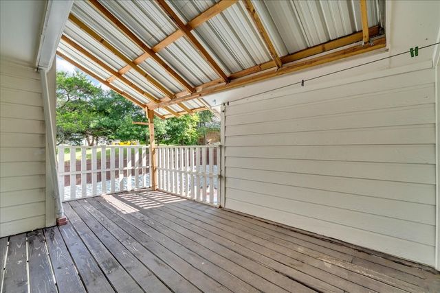 392 Creekwood Drive, Lancaster, TX 75146