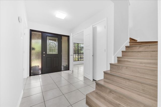 392 Creekwood Drive, Lancaster, TX 75146