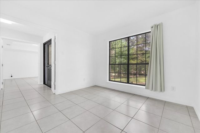 392 Creekwood Drive, Lancaster, TX 75146