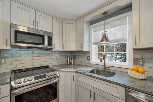 2 Celeste Terrace, Sandown, NH 03873