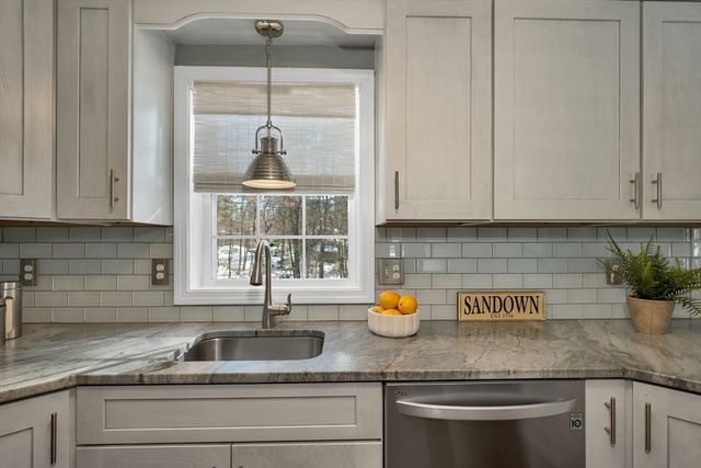 2 Celeste Terrace, Sandown, NH 03873