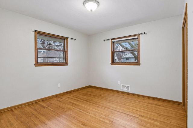 2637 5th Avenue E, North Saint Paul, MN 55109