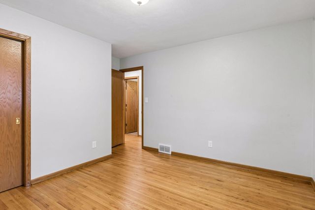 2637 5th Avenue E, North Saint Paul, MN 55109