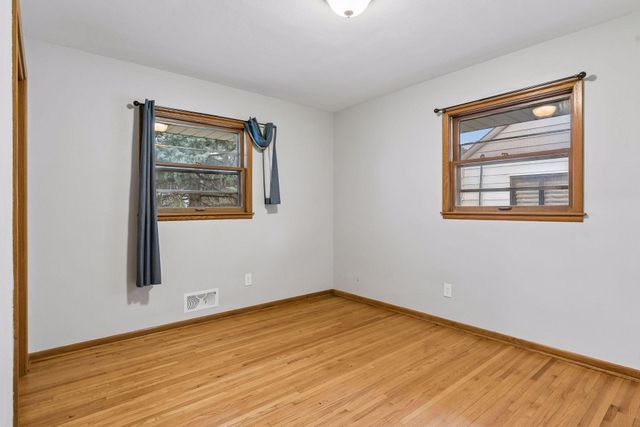 2637 5th Avenue E, North Saint Paul, MN 55109