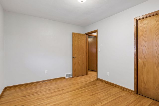 2637 5th Avenue E, North Saint Paul, MN 55109