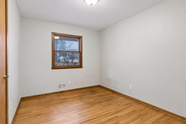 2637 5th Avenue E, North Saint Paul, MN 55109