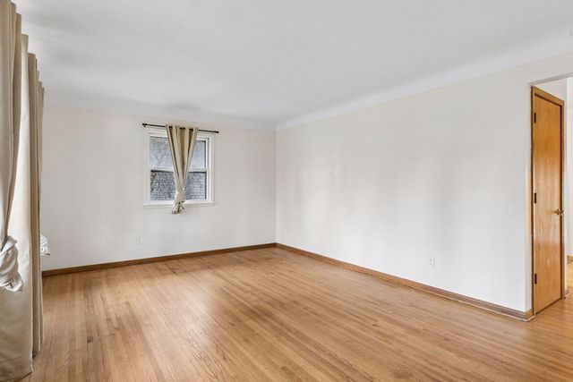 2637 5th Avenue E, North Saint Paul, MN 55109