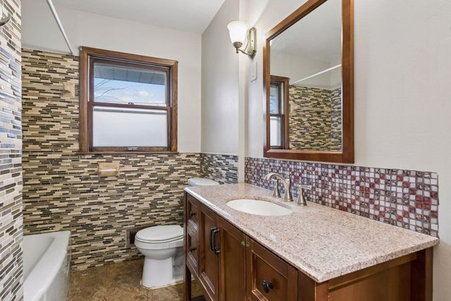 2637 5th Avenue E, North Saint Paul, MN 55109