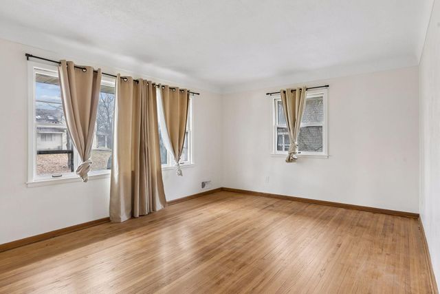 2637 5th Avenue E, North Saint Paul, MN 55109