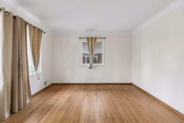 2637 5th Avenue E, North Saint Paul, MN 55109