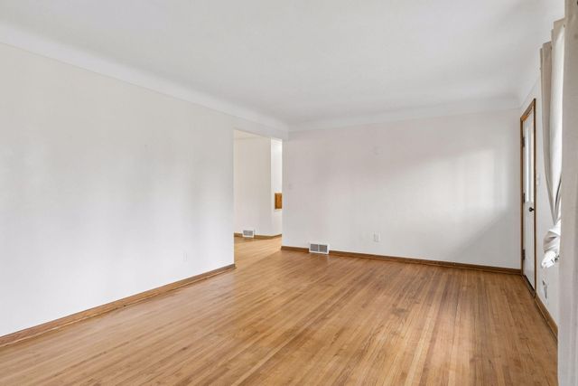 2637 5th Avenue E, North Saint Paul, MN 55109