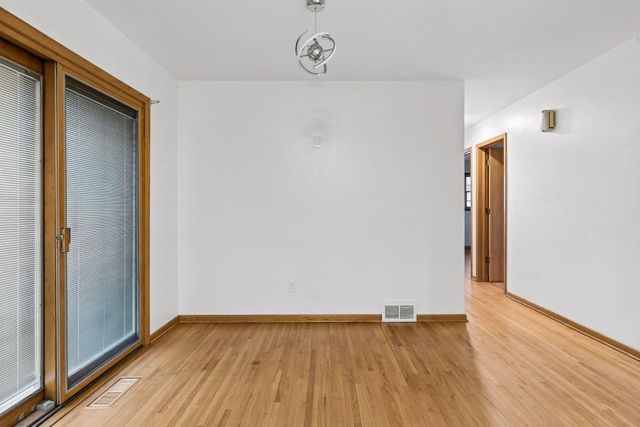 2637 5th Avenue E, North Saint Paul, MN 55109