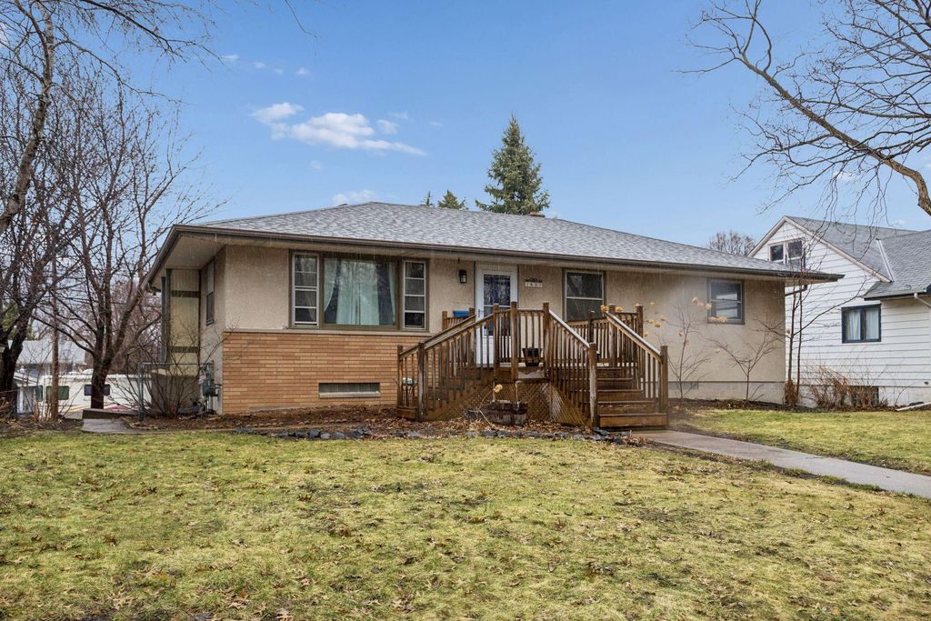 2637 5th Avenue E, North Saint Paul, MN 55109