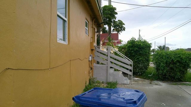 900 W 9th Street, Riviera Beach, FL 33404