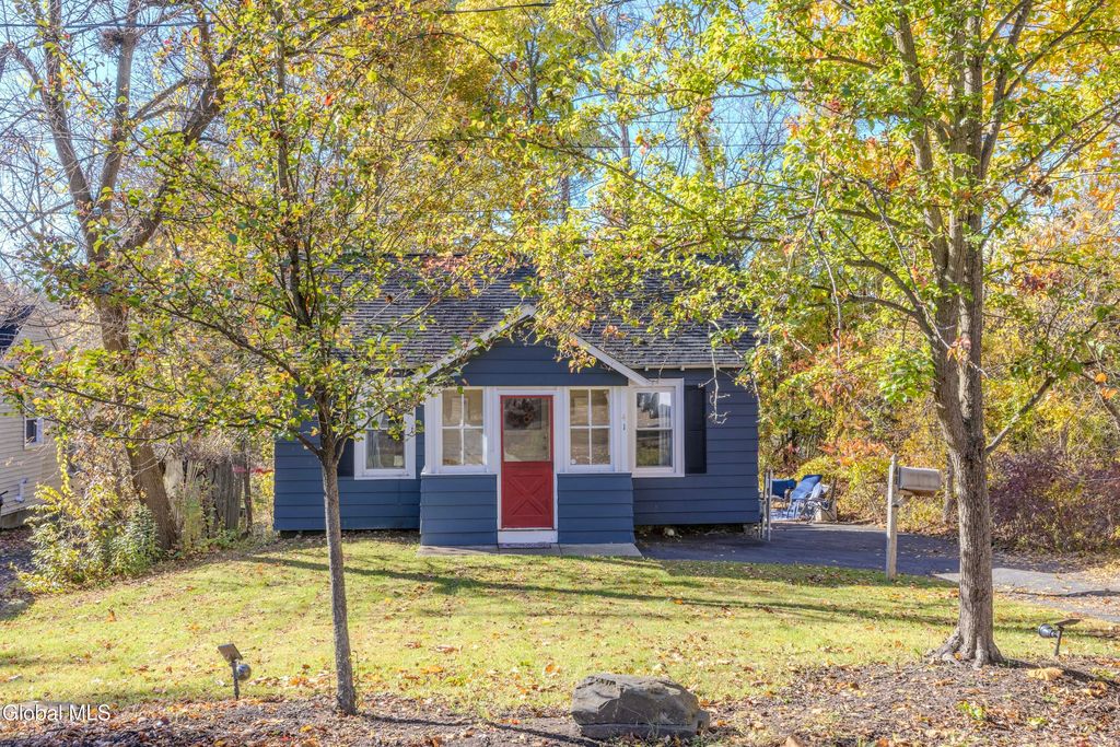 41 Mountainview Avenue, Albany, NY 12208