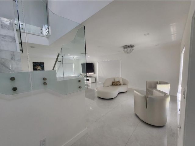 9706 NW 51st Terrace, Doral, FL 33178