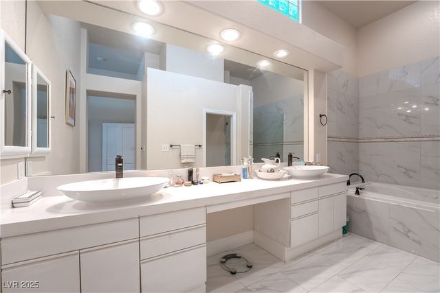 8169 Pinnacle Peak Avenue, Las Vegas, NV 89113