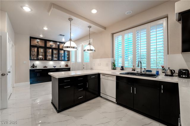 8169 Pinnacle Peak Avenue, Las Vegas, NV 89113