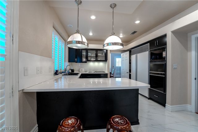 8169 Pinnacle Peak Avenue, Las Vegas, NV 89113