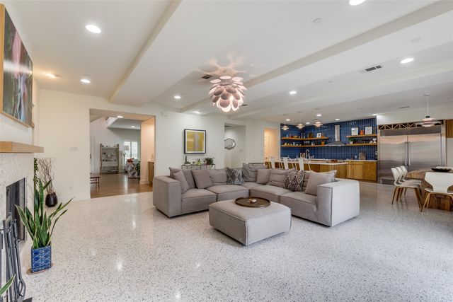 2829 Dyer Street, University Park, TX 75205