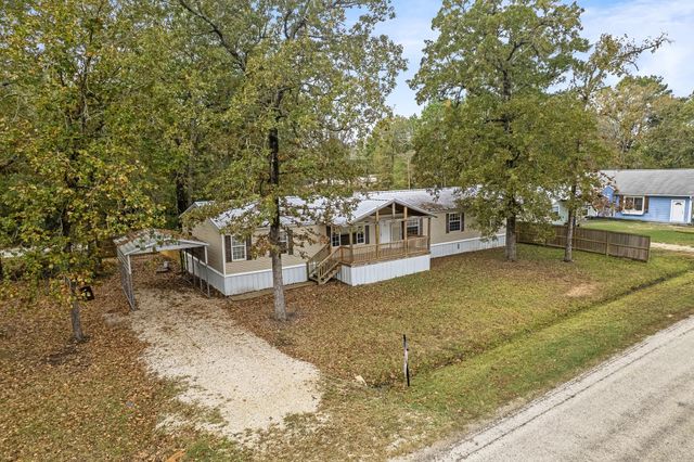 950 W Woodland Shores Drive, Point Blank, TX 77364