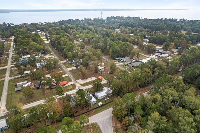 950 W Woodland Shores Drive, Point Blank, TX 77364