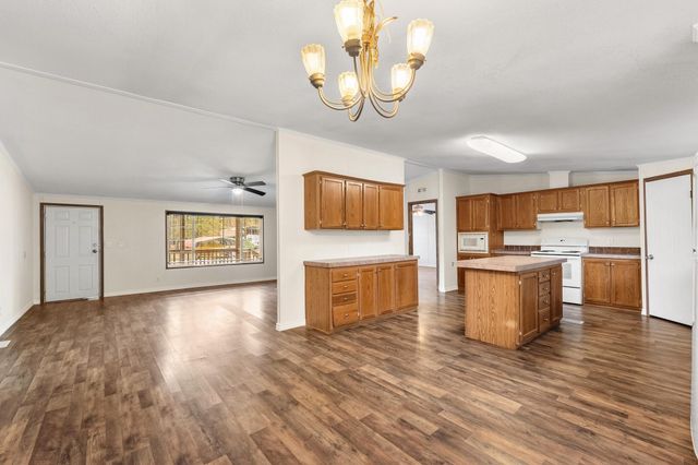 950 W Woodland Shores Drive, Point Blank, TX 77364