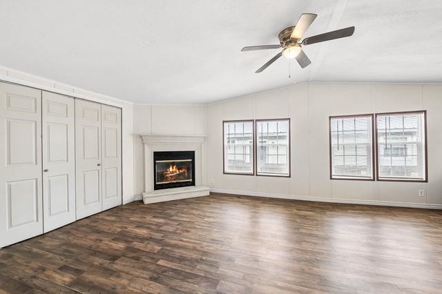 950 W Woodland Shores Drive, Point Blank, TX 77364