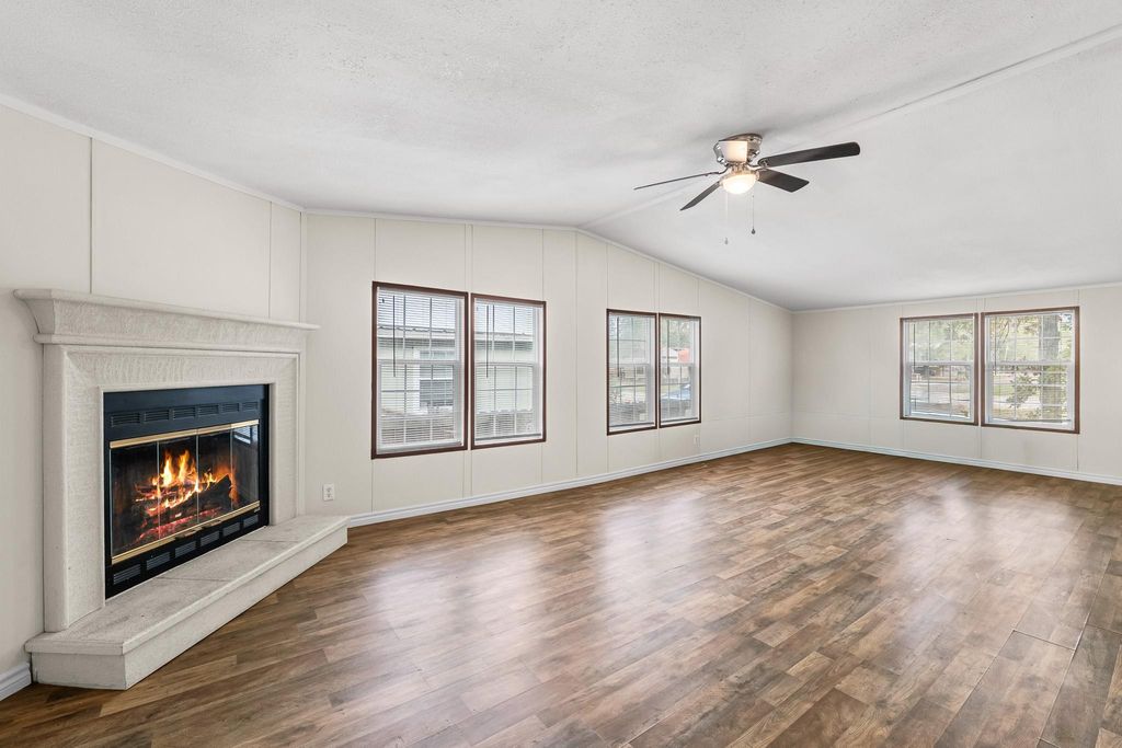 950 W Woodland Shores Drive, Point Blank, TX 77364