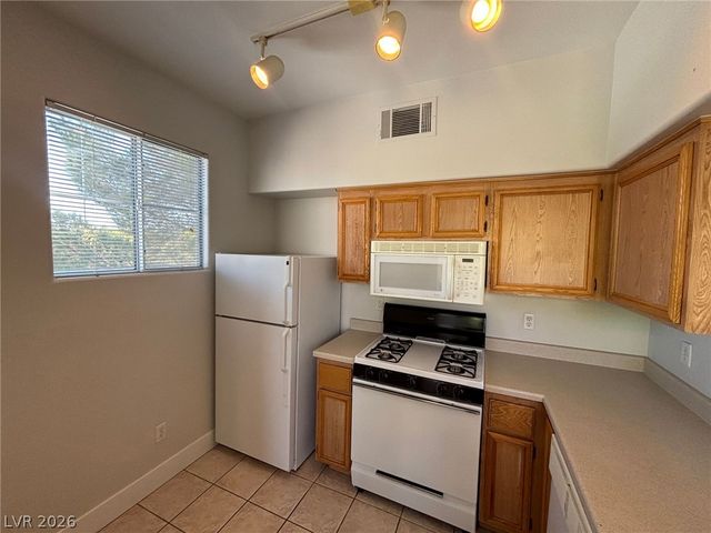 9050 West WARM SPRINGS Road 2112, Las Vegas, NV 89148