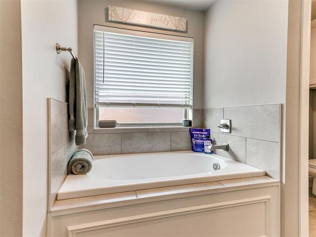 9316 NW 118th Street, Yukon, OK 73099