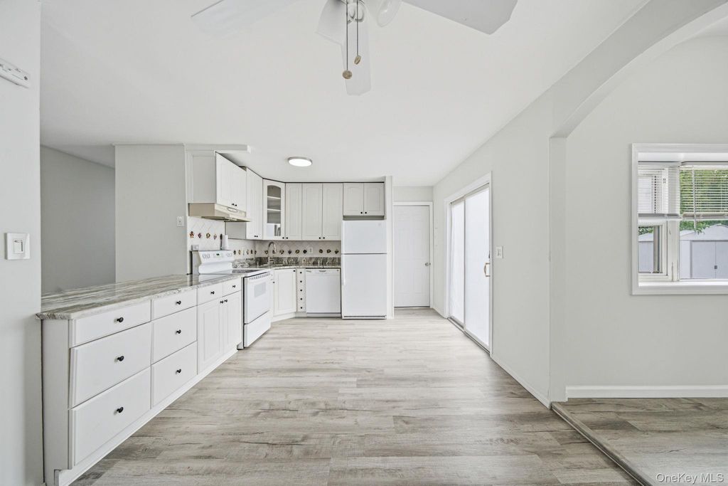 9 Carson Lane, Medford, NY 11763 — photo 4