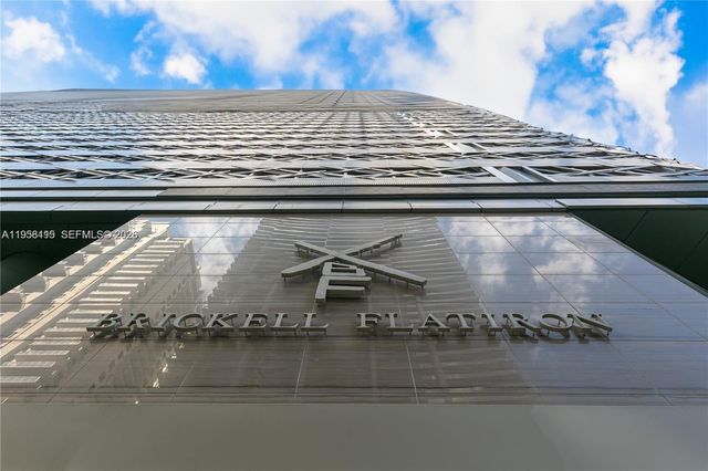 1000 Brickell Plz 4207, Miami, FL 33131