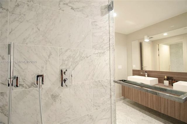 1000 Brickell Plz 4207, Miami, FL 33131