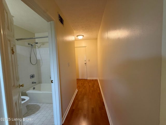 3030 Breckenridge Ln APT 536, Louisville, KY 40220