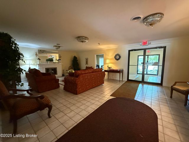 3030 Breckenridge Ln APT 536, Louisville, KY 40220