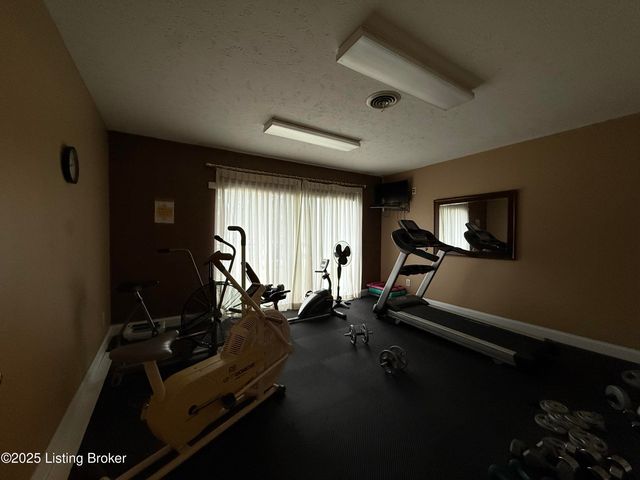 3030 Breckenridge Ln APT 536, Louisville, KY 40220