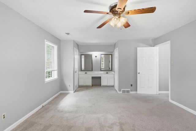 8074 S REGIS PL, Memphis, TN 38018