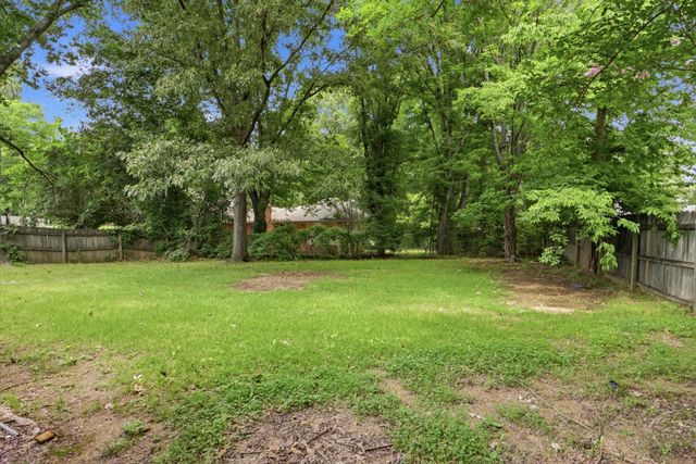 8074 S REGIS PL, Memphis, TN 38018